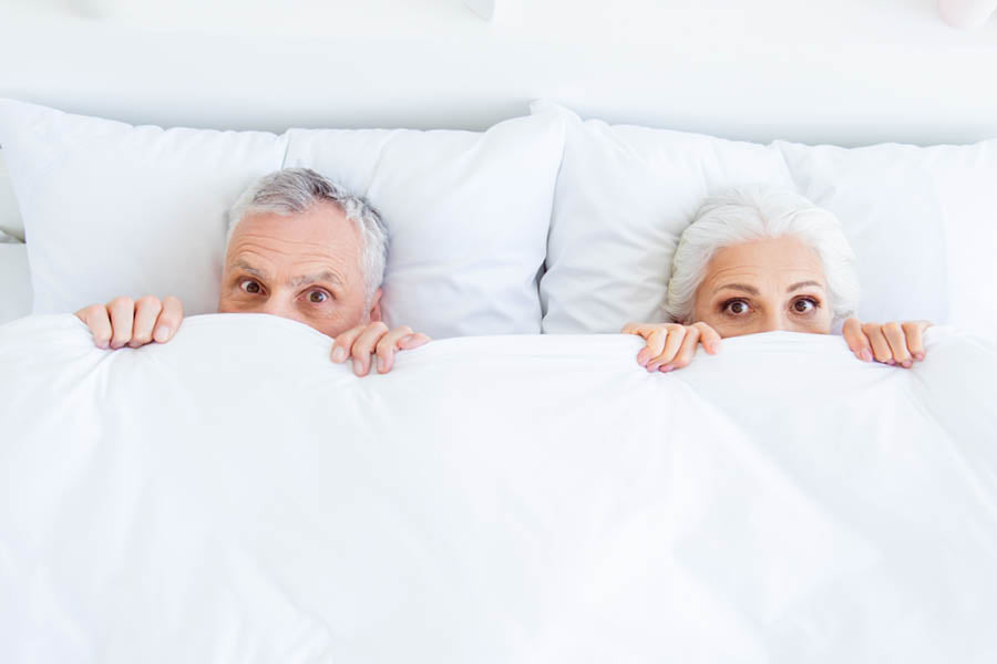 Lees alles over lekker slapen en loungen in de loungewear, huispakken, pyjama's, nachthemden, bedjasjes en ochtendjassen van DRESSYOURPARENTS.