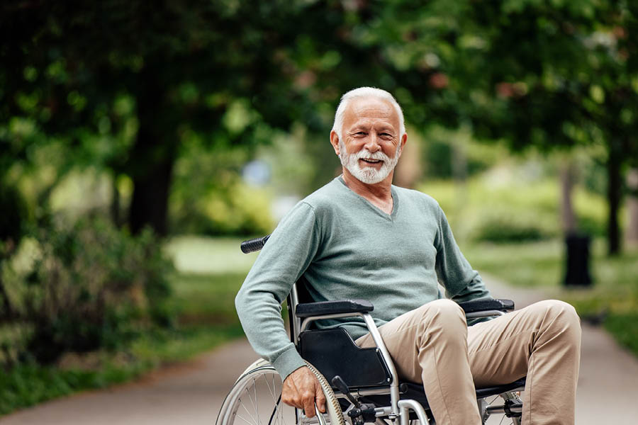 Kleding bij fysieke ongemakken zoals rolstoelgebruik, een stoma, parkinson, ALS en Alzheimer